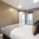 Host Apartments - Spacious 3 Bed Apartment With 3 Ensuites