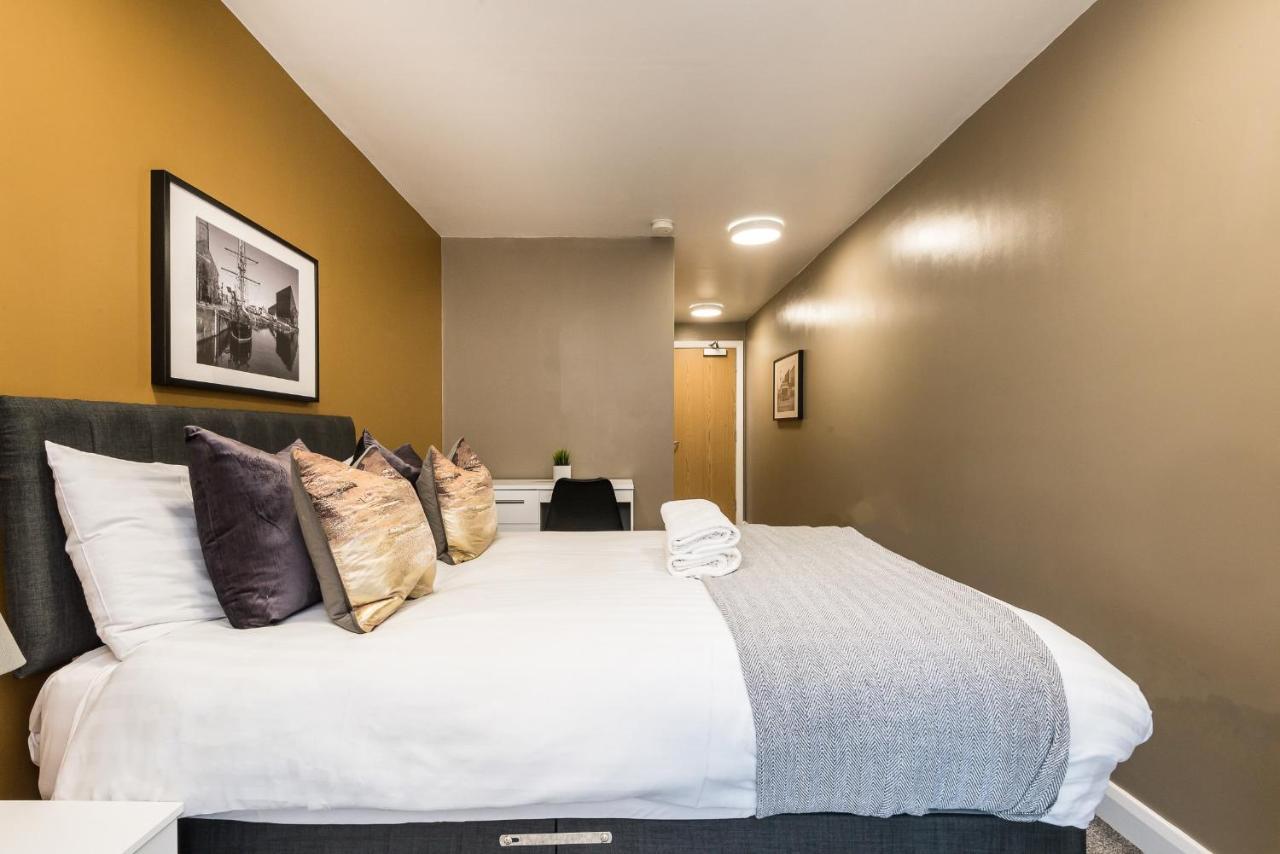 Holiday home Host - Spacious 3 Bed With 3 Ensuites