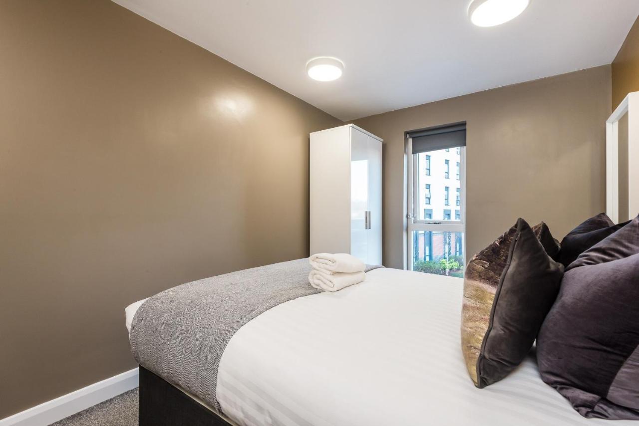 Holiday home Host - Spacious 3 Bed With 3 Ensuites