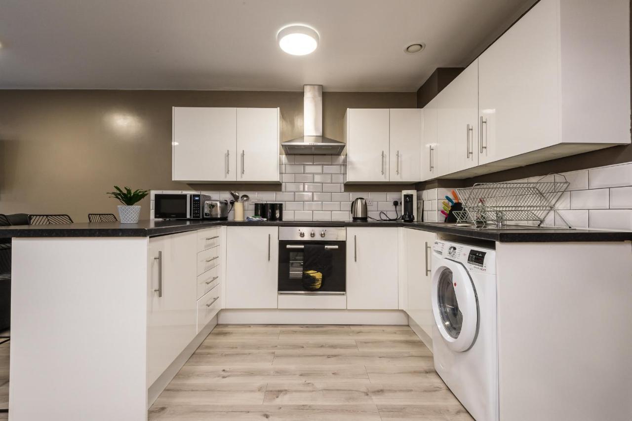Holiday home Host - Spacious 3 Bed With 3 Ensuites Liverpool