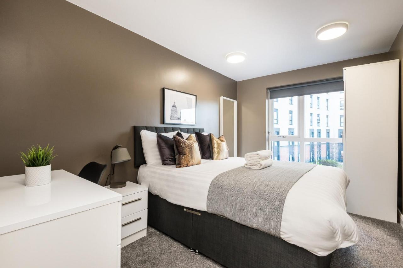 Host - Spacious 3 Bed With 3 Ensuites