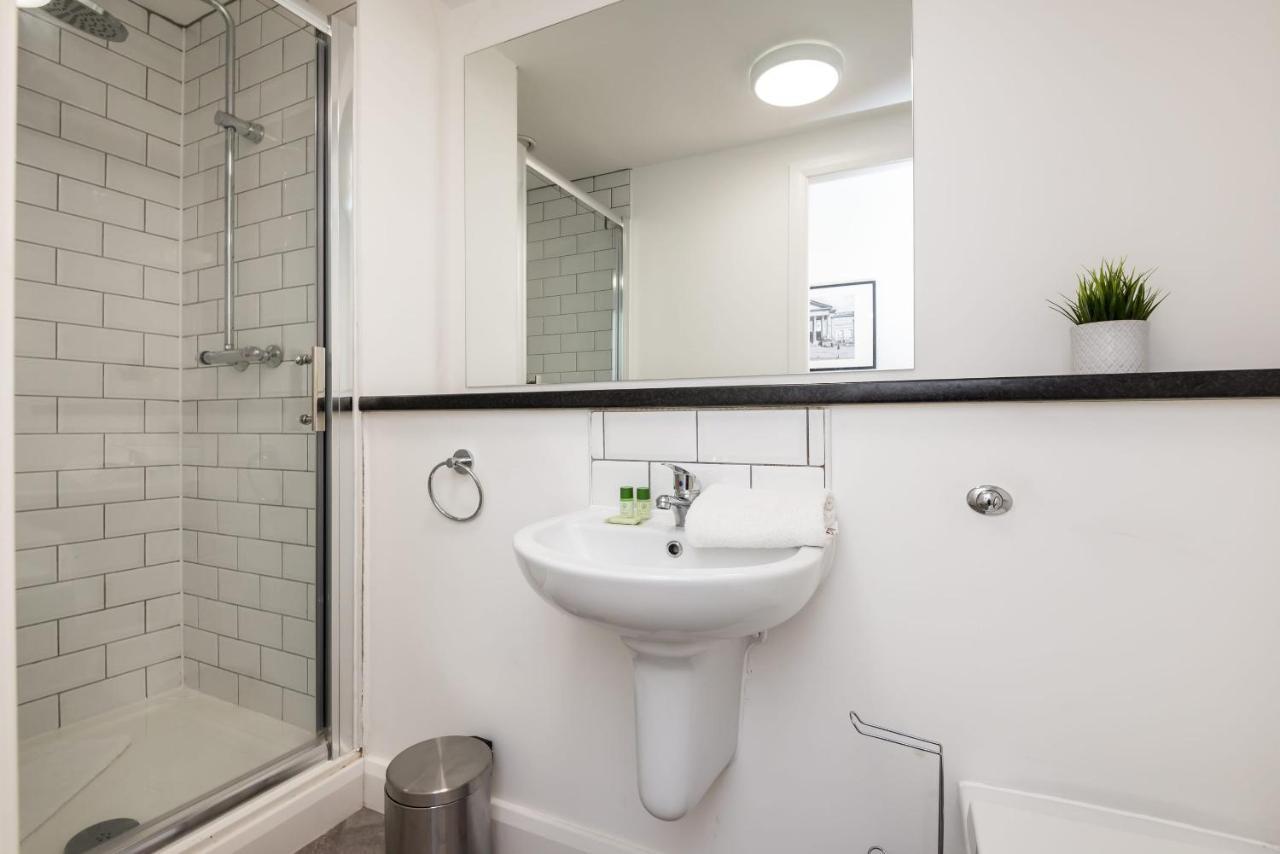 Holiday home Host - Spacious 3 Bed With 3 Ensuites Liverpool